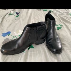 Clark’s Ankle Booties - Size 6.5
